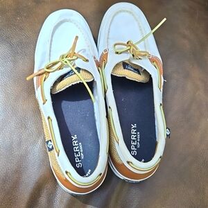 Size 10 white sperry EC
